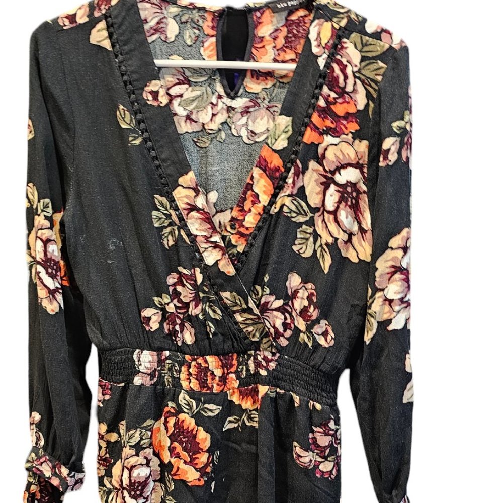 romper shorts. Black with flowers, Size Small